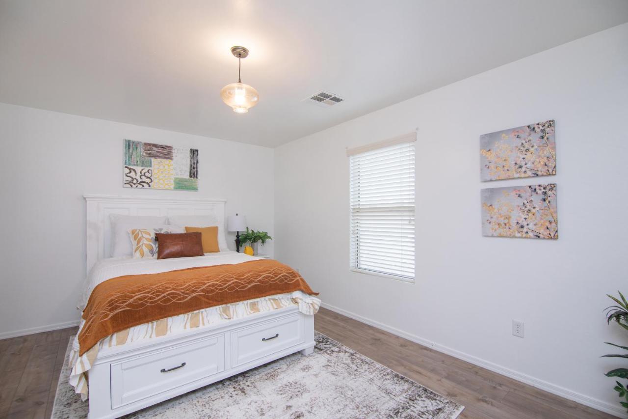 Stylish Home Phoenix - Low Rates Now! Exterior foto