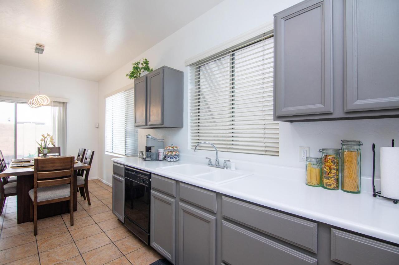 Stylish Home Phoenix - Low Rates Now! Exterior foto